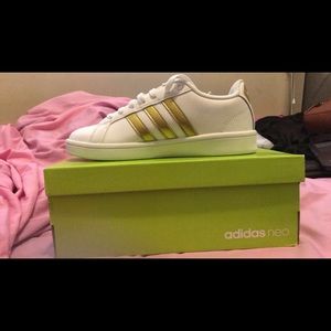 New and Unworn Adidas Neo Cloudfoam white/gold